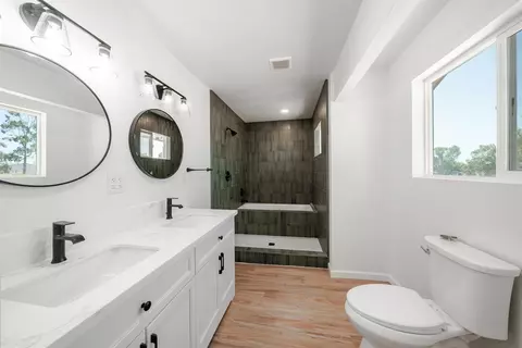 Bath - 15758 Mark Rd, Madera, CA 93636 photo 3 of 4