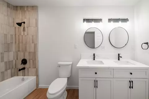 Bath - 15758 Mark Rd, Madera, CA 93636 photo 1 of 4