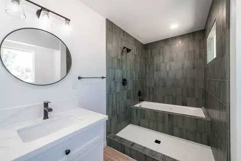 Bath - 15758 Mark Rd, Madera, CA 93636 photo 4 of 4