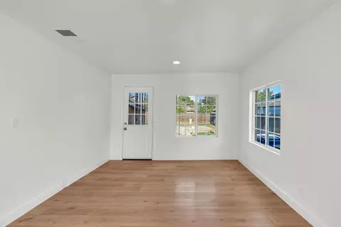 Living - 651 Olive, Hanford, CA 93230 photo 5 of 5