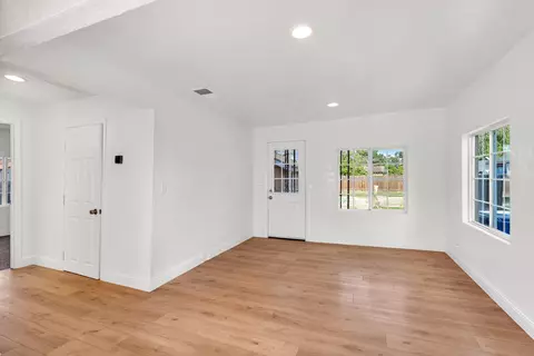 Living - 651 Olive, Hanford, CA 93230 photo 4 of 5