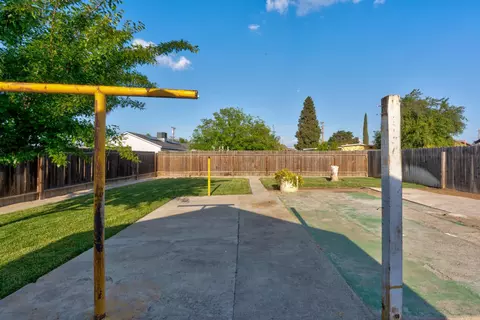 Exterior - 651 Olive, Hanford, CA 93230 photo 6 of 10