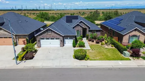 6708 W Alluvial Ave, Fresno, CA 93722