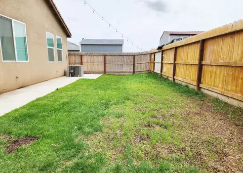 Exterior - 838 Shasta St, Madera, CA 93638 photo 4 of 7