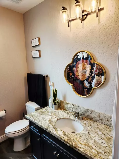 Bath - 838 Shasta St, Madera, CA 93638 photo 4 of 6