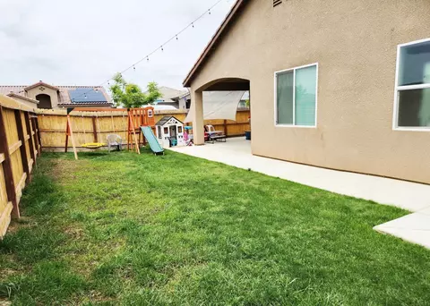 Exterior - 838 Shasta St, Madera, CA 93638 photo 6 of 7