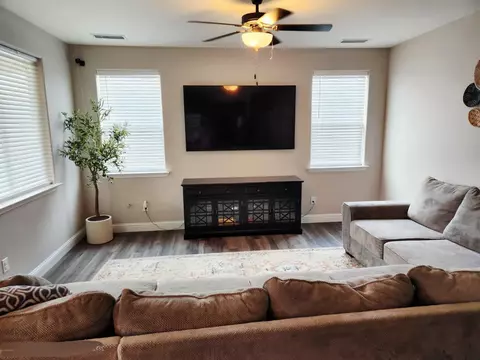 Living - 838 Shasta St, Madera, CA 93638 photo 1 of 1