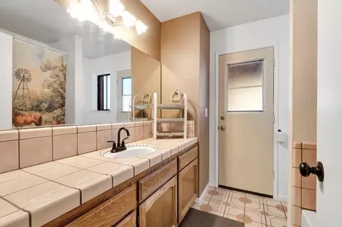 Bath - 39523 Road 406, Madera, CA 93636 photo 2 of 3