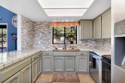 Kitchen - 39523 Road 406, Madera, CA 93636 photo 4 of 6