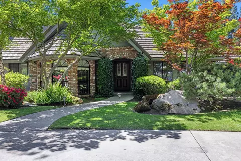 255 E Shepherd Ave, Fresno, CA 93720