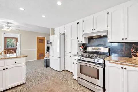 Kitchen - 13324 Elder Ave, Hanford, CA 93230 photo 6 of 6