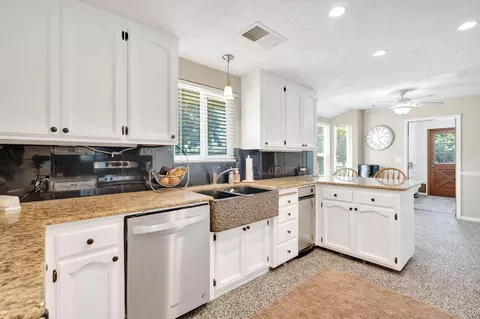 Kitchen - 13324 Elder Ave, Hanford, CA 93230 photo 5 of 6