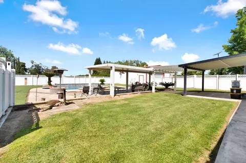 Exterior - 13324 Elder Ave, Hanford, CA 93230 photo 6 of 8
