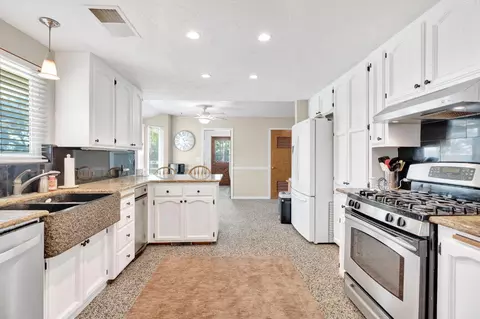Kitchen - 13324 Elder Ave, Hanford, CA 93230 photo 4 of 6