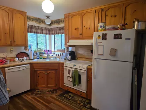 Kitchen - 53287 N Hwy 245, Miramonte, CA 93641 photo 1 of 1