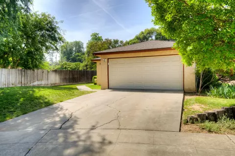 5488 E Iowa Ave, Fresno, CA 93727
