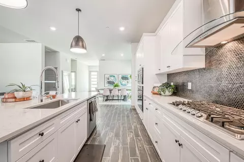 Kitchen - 819 Pinnacle Dr W, Madera, CA 93636 photo 5 of 8