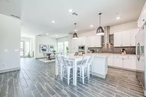 Kitchen - 819 Pinnacle Dr W, Madera, CA 93636 photo 7 of 8