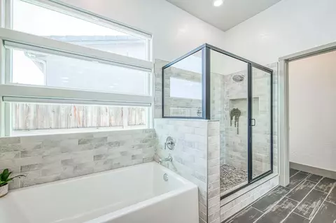 Bath - 819 Pinnacle Dr W, Madera, CA 93636 photo 5 of 5