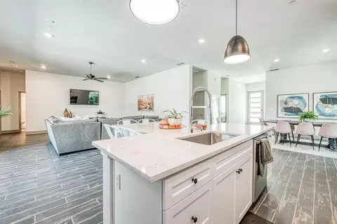 Kitchen - 819 Pinnacle Dr W, Madera, CA 93636 photo 6 of 8