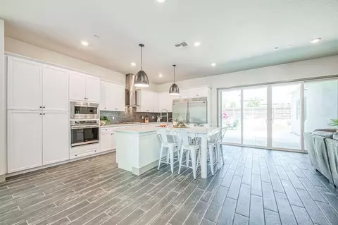 Kitchen - 819 Pinnacle Dr W, Madera, CA 93636 photo 2 of 8