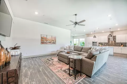 Living - 819 Pinnacle Dr W, Madera, CA 93636 photo 3 of 4