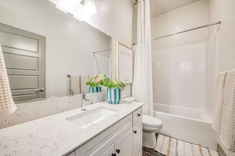 Bath - 819 Pinnacle Dr W, Madera, CA 93636 photo 3 of 5
