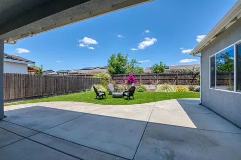 Exterior - 819 Pinnacle Dr W, Madera, CA 93636 photo 5 of 13