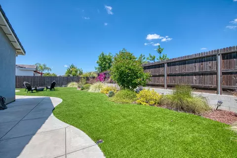 Exterior - 819 Pinnacle Dr W, Madera, CA 93636 photo 8 of 13