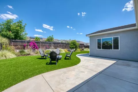 Exterior - 819 Pinnacle Dr W, Madera, CA 93636 photo 6 of 13