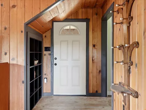 Entry Way - 60036 Cascadel Dr S, North Fork, CA 93643 photo 1 of 2