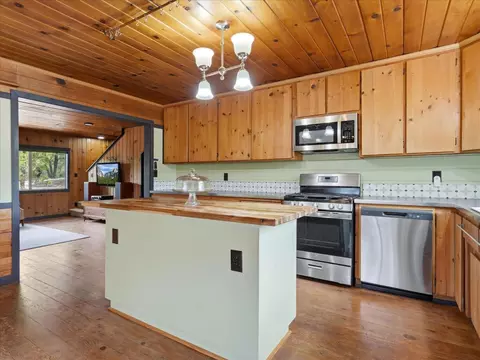 Kitchen - 60036 Cascadel Dr S, North Fork, CA 93643 photo 4 of 6