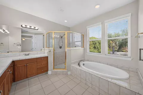 Bath - 3084 Rall Ave, Clovis, CA 93619 photo 1 of 5