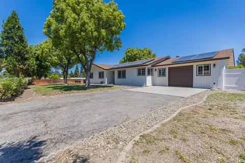 17925 Rodeo Dr, Madera, CA 93638