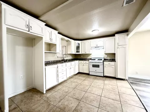 Kitchen - 28853 Avenue 13 14, Madera, CA 93638 photo 1 of 1