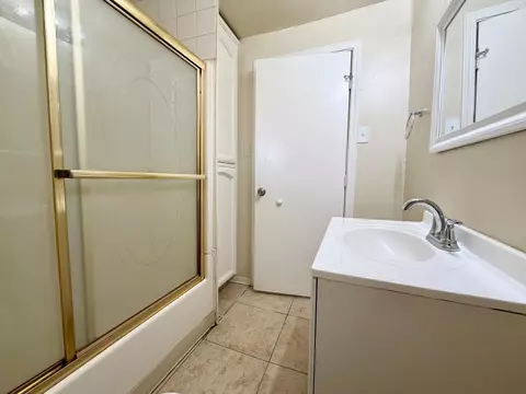 Bath - 28853 Avenue 13 14, Madera, CA 93638 photo 1 of 2