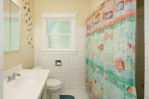 Bath - 346 E Cornell, Fresno, CA 93704 photo 1 of 1