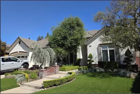 10538 N Shinnecock Dr, Fresno, CA 93730