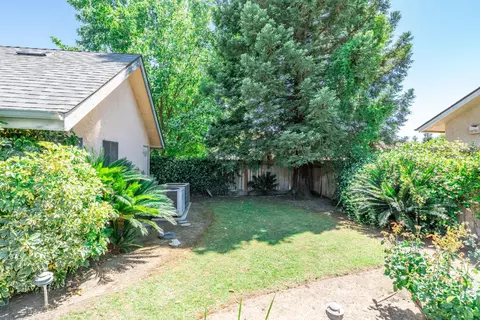 Exterior - 2876 Carolina Ave, Clovis, CA 93611 photo 12 of 15