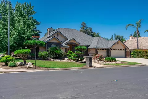 Exterior - 2876 Carolina Ave, Clovis, CA 93611 photo 3 of 15