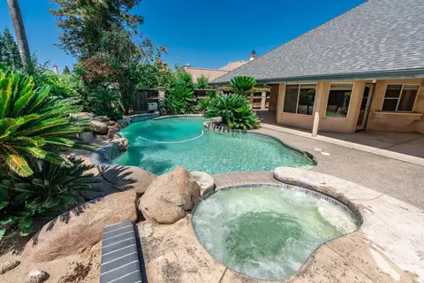Exterior - 2876 Carolina Ave, Clovis, CA 93611 photo 11 of 15
