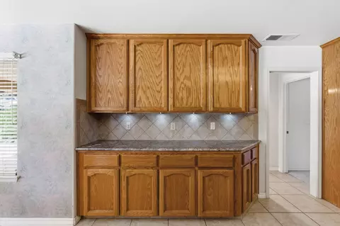 Kitchen - 2876 Carolina Ave, Clovis, CA 93611 photo 4 of 7