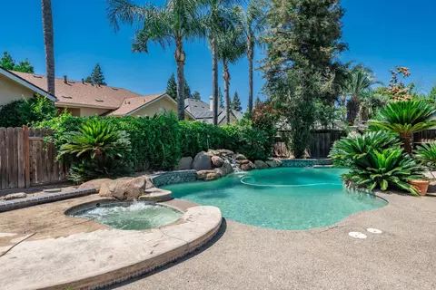 Exterior - 2876 Carolina Ave, Clovis, CA 93611 photo 6 of 15