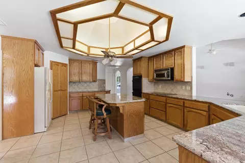 Kitchen - 2876 Carolina Ave, Clovis, CA 93611 photo 3 of 7