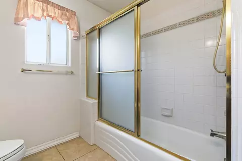 Bath - 2876 Carolina Ave, Clovis, CA 93611 photo 2 of 7