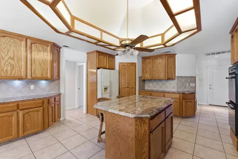 Kitchen - 2876 Carolina Ave, Clovis, CA 93611 photo 5 of 7