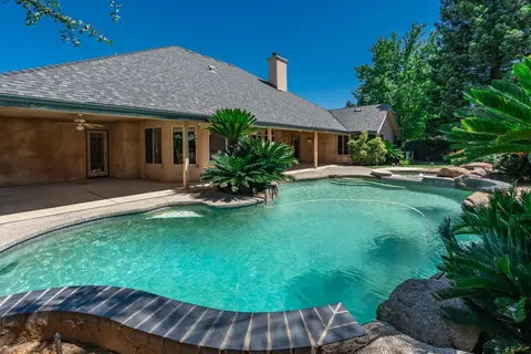 Exterior - 2876 Carolina Ave, Clovis, CA 93611 photo 10 of 15