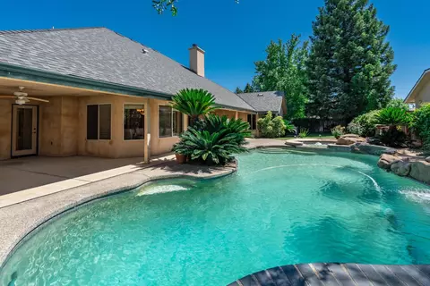 Exterior - 2876 Carolina Ave, Clovis, CA 93611 photo 9 of 15