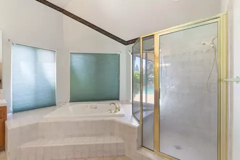 Bath - 2876 Carolina Ave, Clovis, CA 93611 photo 5 of 7