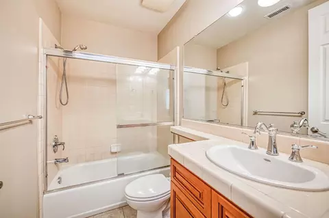 Bath - 3544 Prescott Ave, Clovis, CA 93619 photo 1 of 3